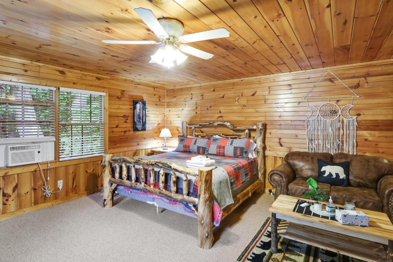 2 Separate Cabins Along A Peaceful Creek With Resort Amenities Елиджей Екстериор снимка