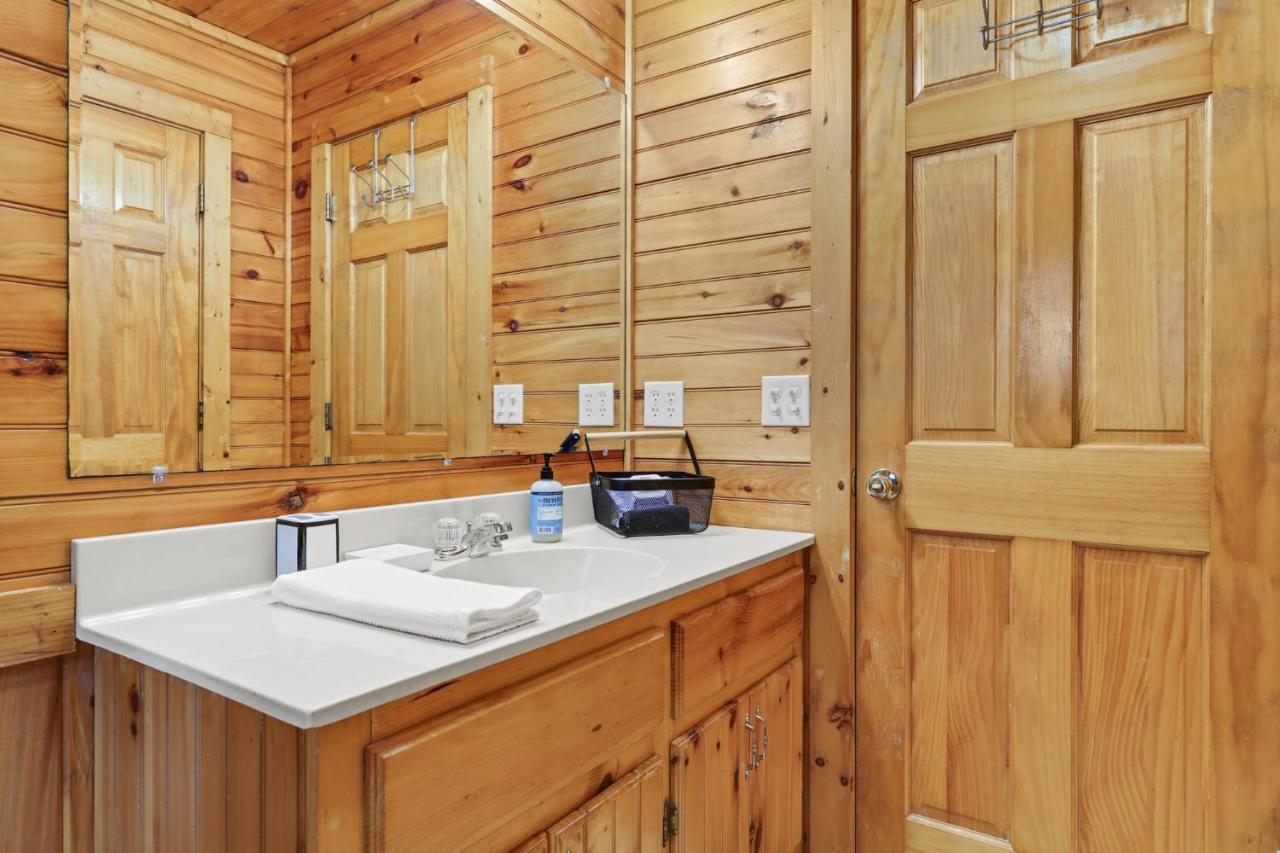2 Separate Cabins Along A Peaceful Creek With Resort Amenities Елиджей Екстериор снимка